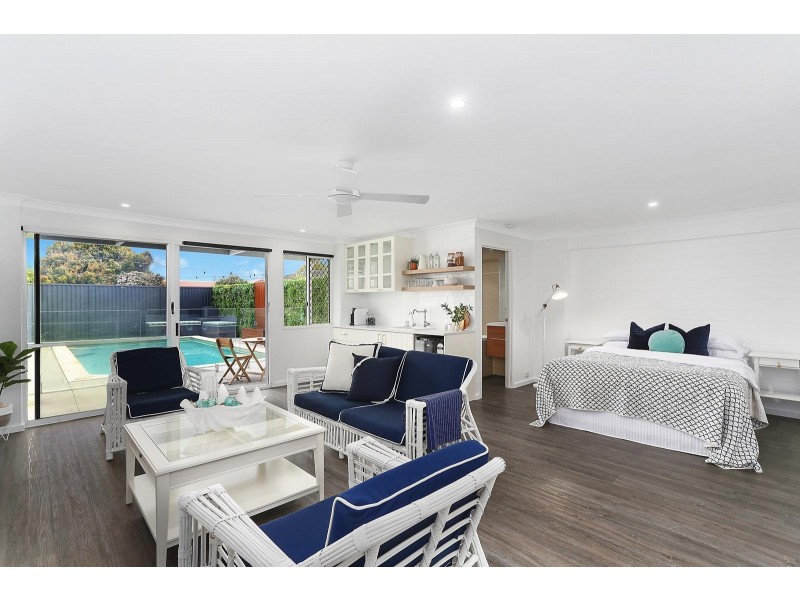 7 Darnay Road, Broadbeach Waters QLD 4218