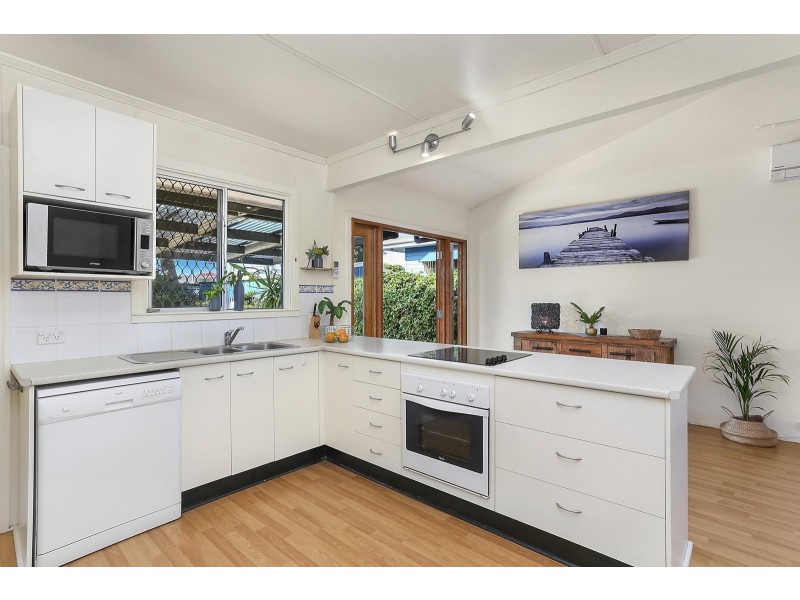 95 Central Street, Labrador QLD 4215