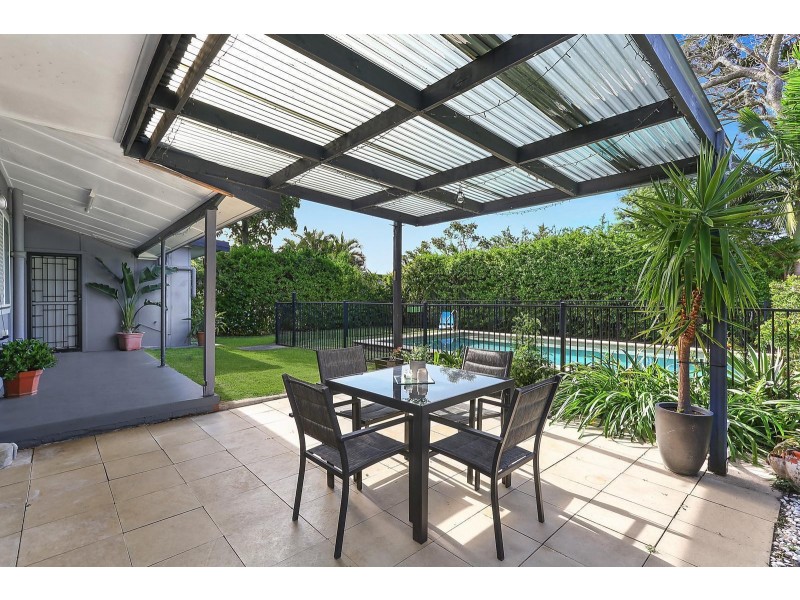 95 Central Street, Labrador QLD 4215