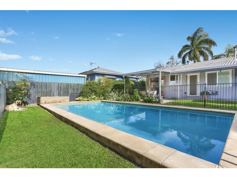 95 Central Street, Labrador QLD 4215