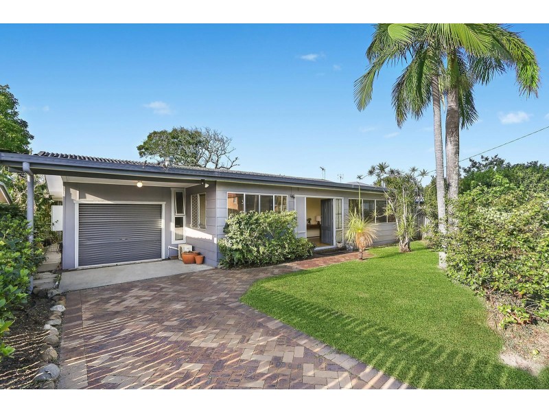 95 Central Street, Labrador QLD 4215