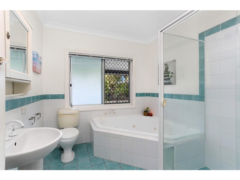 95 Central Street, Labrador QLD 4215