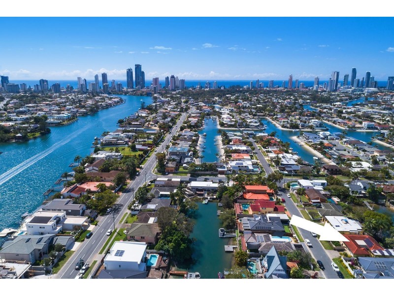 8 Monterey Court, Broadbeach Waters QLD 4218