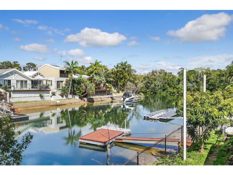 8 Monterey Court, Broadbeach Waters QLD 4218