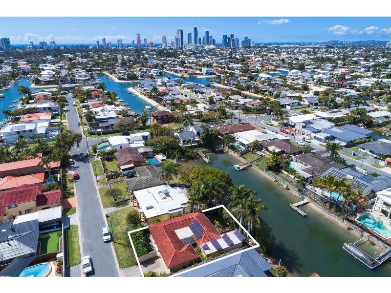 8 Monterey Court, Broadbeach Waters QLD 4218