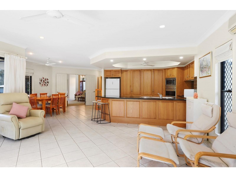 11 Blackfen Court, Arundel QLD 4214