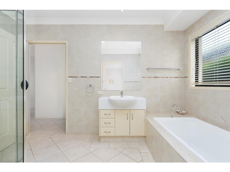 11 Blackfen Court, Arundel QLD 4214