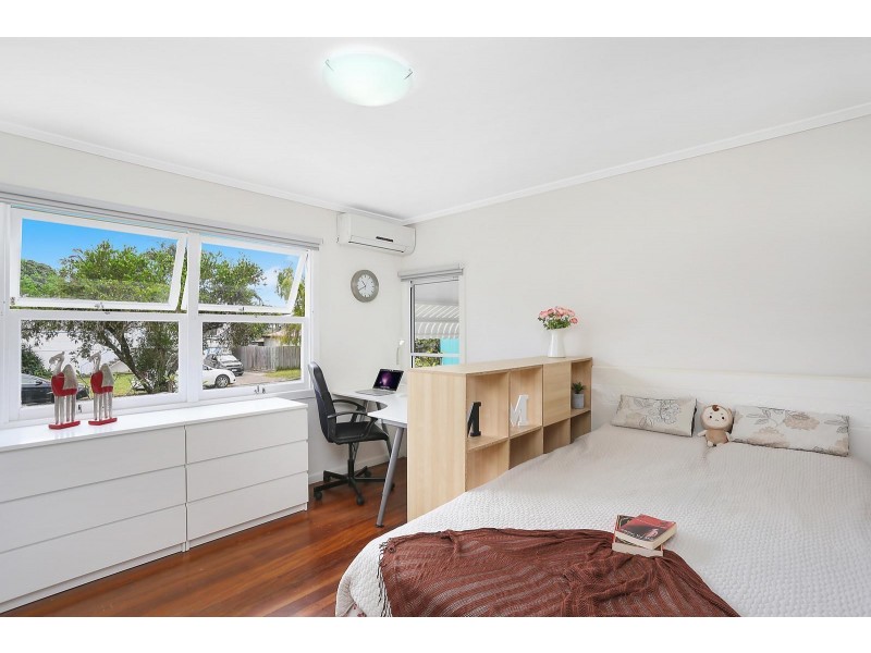 4 Saltash Street, Labrador QLD 4215