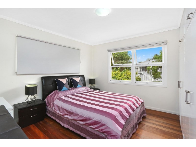 4 Saltash Street, Labrador QLD 4215