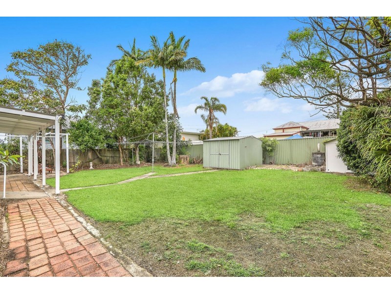4 Saltash Street, Labrador QLD 4215