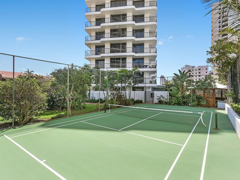 15/4 Britannia Avenue, Broadbeach QLD 4218