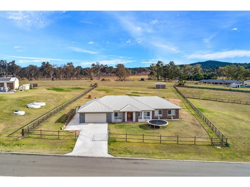 92 Martin Place, Tamborine QLD 4270