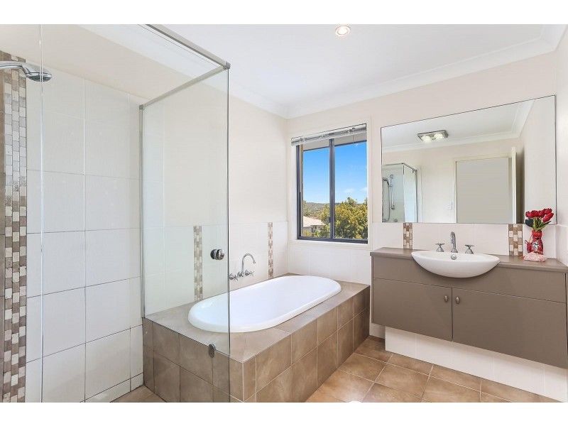 20 Wellers Street, Pacific Pines QLD 4211