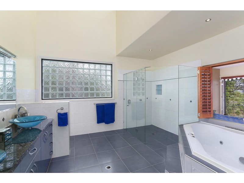 36 Uplands Drive, Parkwood QLD 4214