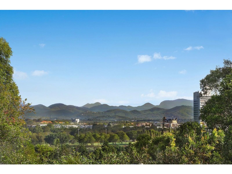 10 Binalong Drive, Ashmore QLD 4214