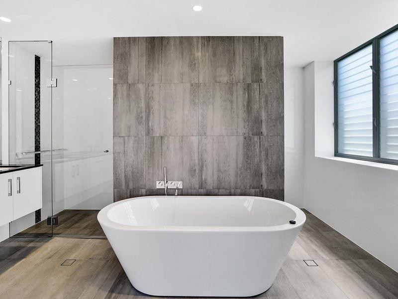 24 Shearwater Esplanade, Runaway Bay QLD 4216