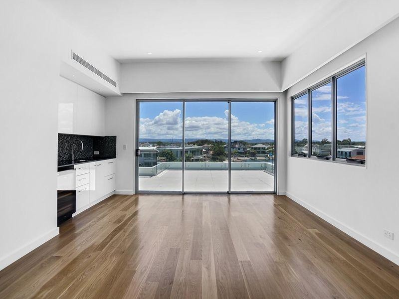 24 Shearwater Esplanade, Runaway Bay QLD 4216