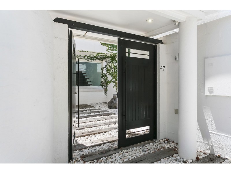 47 Cronin Avenue, Main Beach QLD 4217