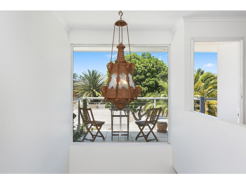 47 Cronin Avenue, Main Beach QLD 4217