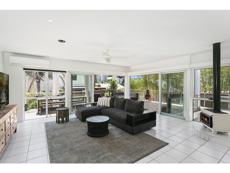 47 Cronin Avenue, Main Beach QLD 4217