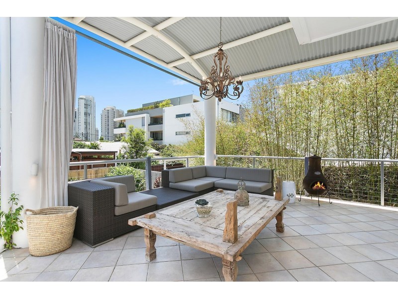 47 Cronin Avenue, Main Beach QLD 4217