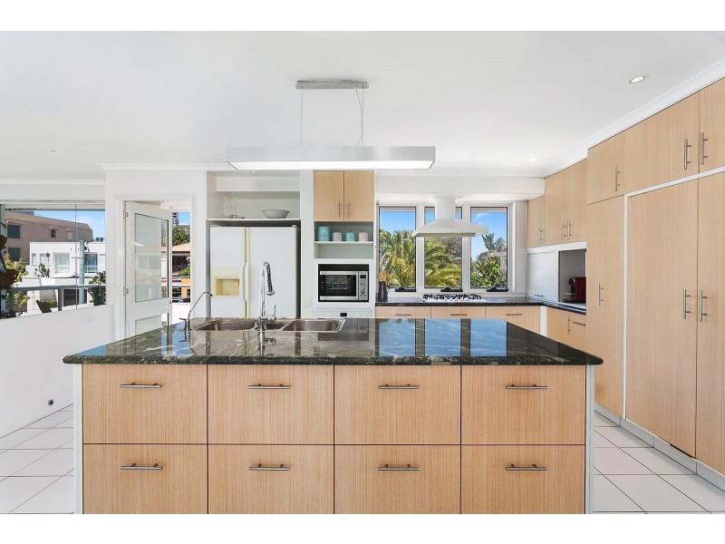 47 Cronin Avenue, Main Beach QLD 4217
