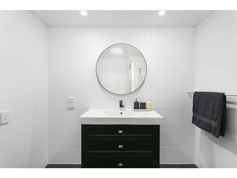 47 Cronin Avenue, Main Beach QLD 4217