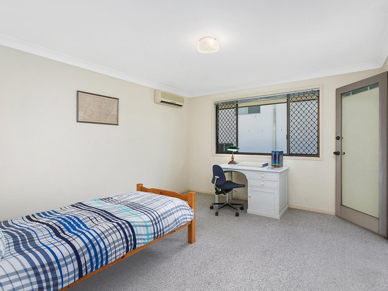 5 Walter Street, Labrador QLD 4215