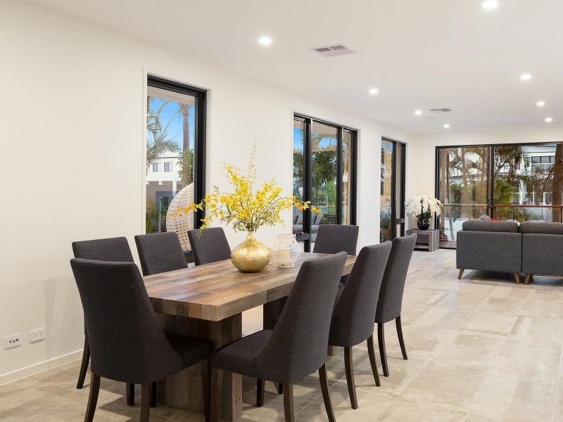136 Monaco Street, Broadbeach Waters QLD 4218