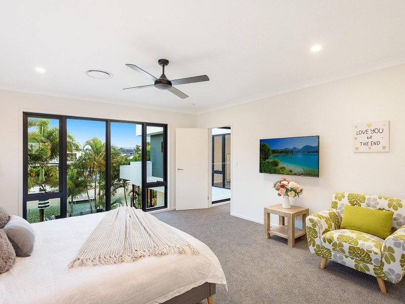 136 Monaco Street, Broadbeach Waters QLD 4218