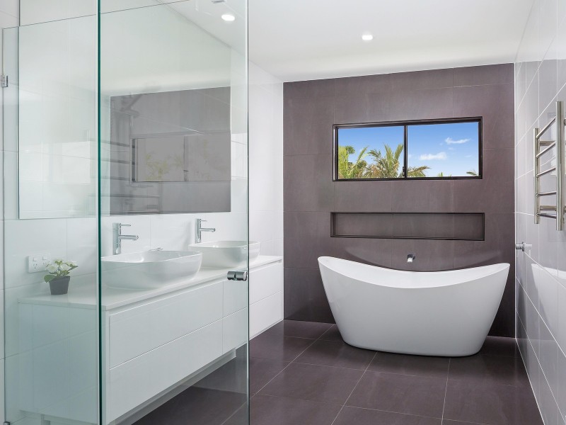 136 Monaco Street, Broadbeach Waters QLD 4218