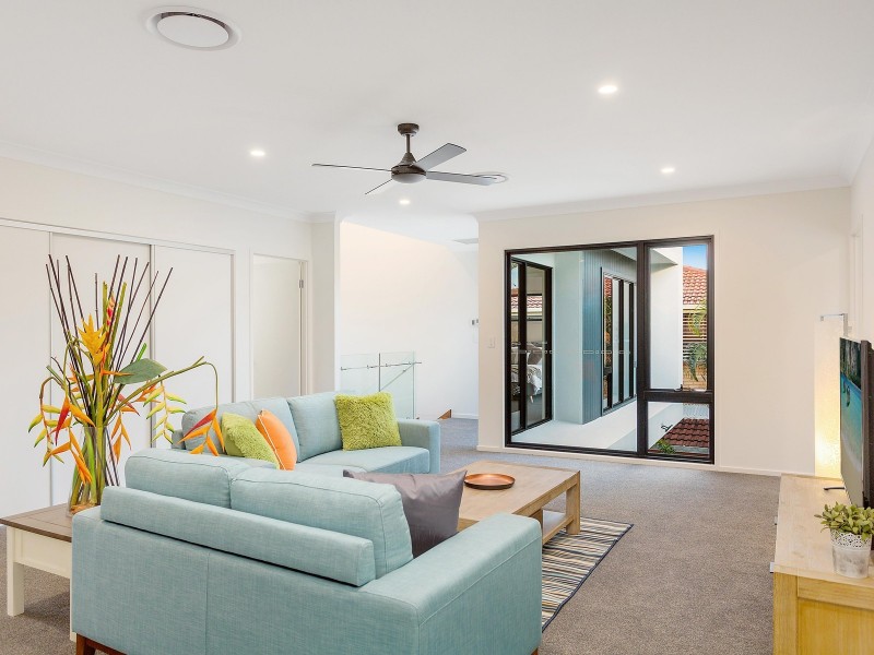 136 Monaco Street, Broadbeach Waters QLD 4218