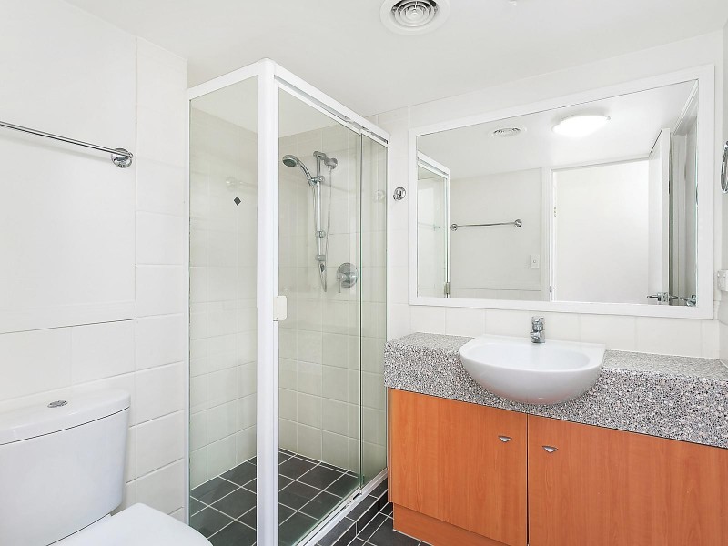 221/392 Marine Parade, Southport QLD 4215