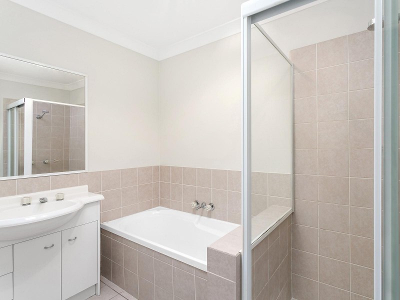 24/1 Hervey Street, Pacific Pines QLD 4211