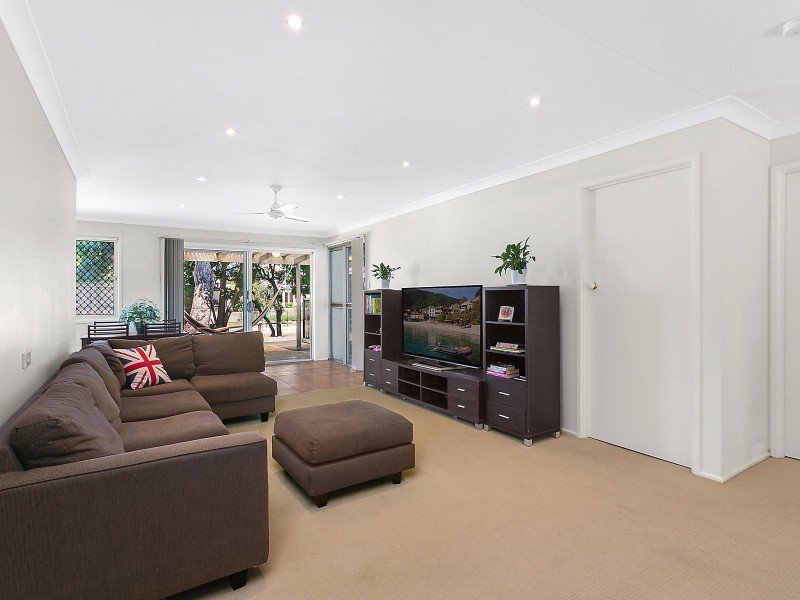 2 Costa Court, Broadbeach Waters QLD 4218