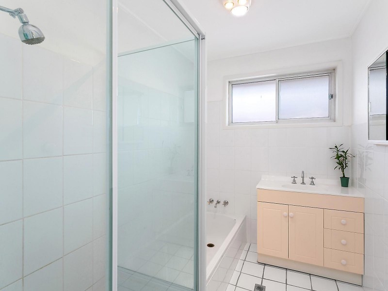 2 Costa Court, Broadbeach Waters QLD 4218