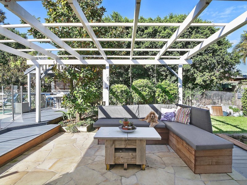 14 Lind Avenue, Southport QLD 4215