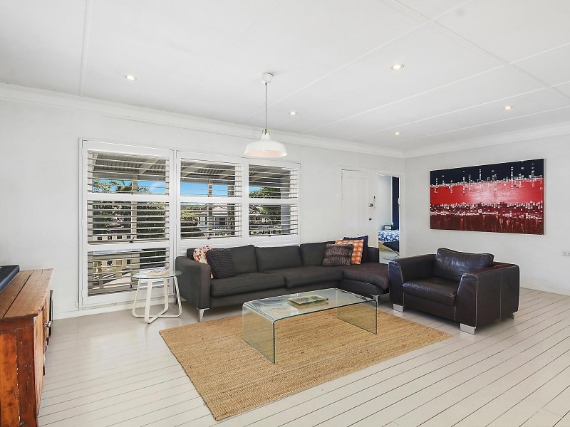 14 Lind Avenue, Southport QLD 4215