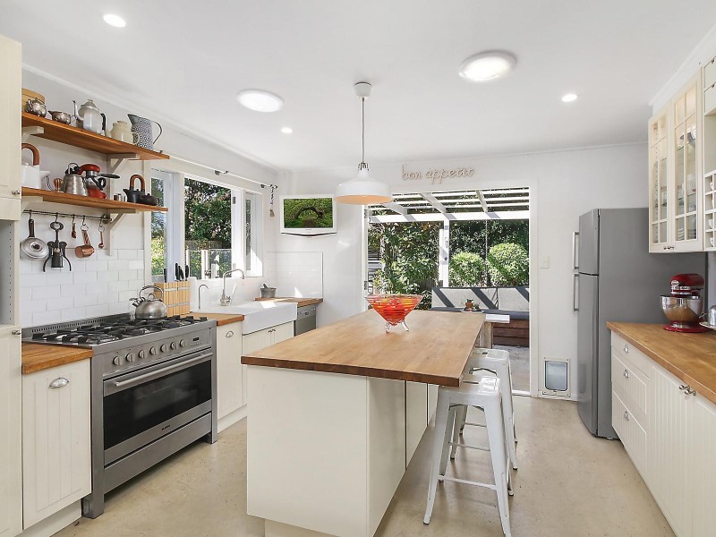 14 Lind Avenue, Southport QLD 4215