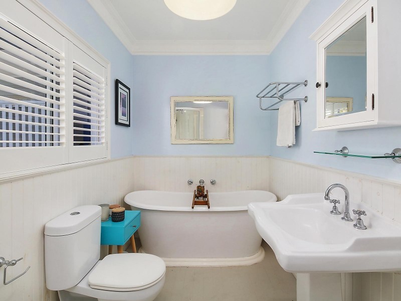 14 Lind Avenue, Southport QLD 4215