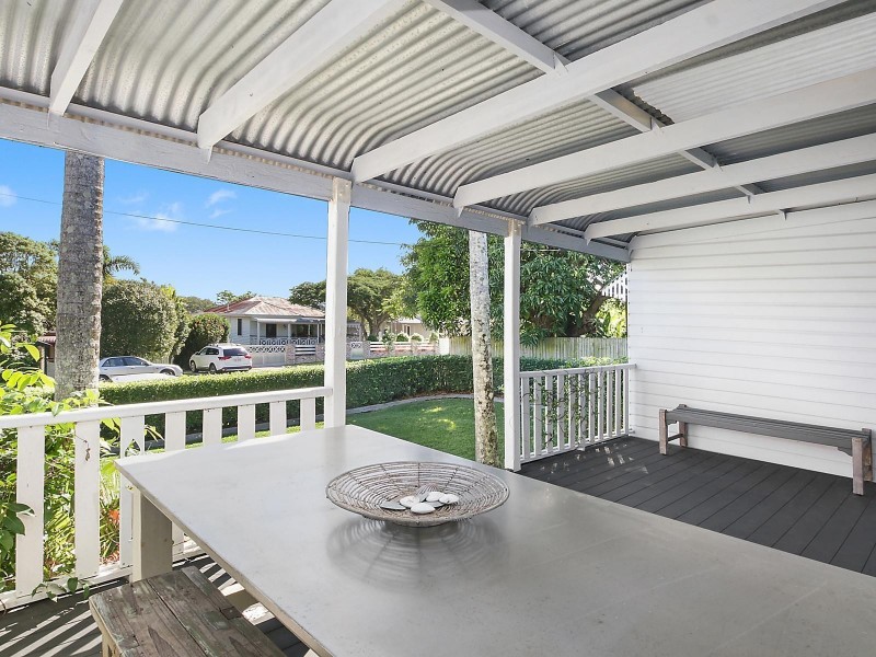 14 Lind Avenue, Southport QLD 4215