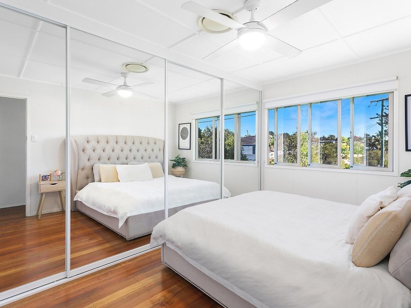 42 Mabel Avenue, Southport QLD 4215