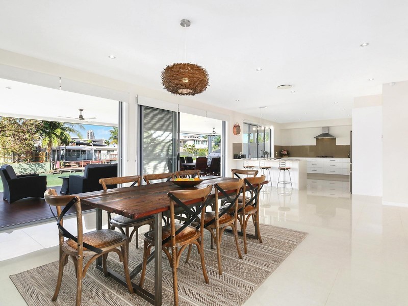 12 Crest View Key, Broadbeach Waters QLD 4218