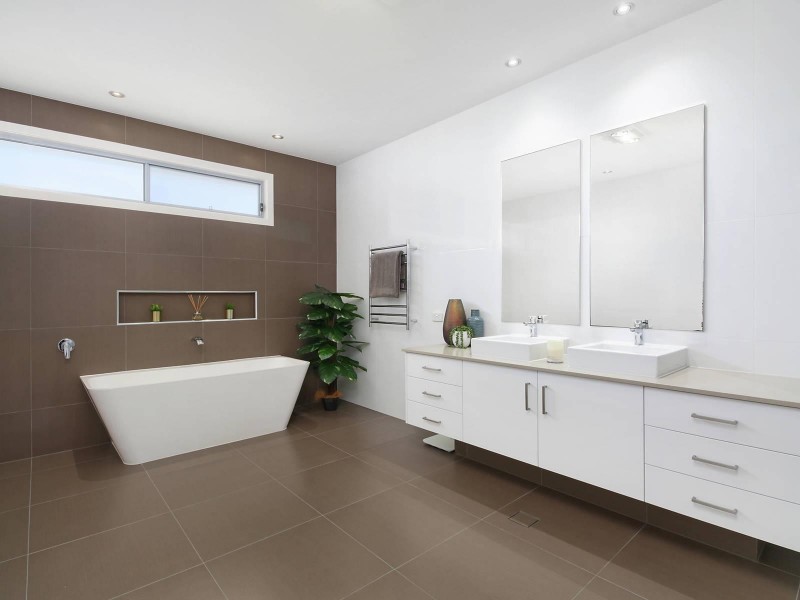 12 Crest View Key, Broadbeach Waters QLD 4218