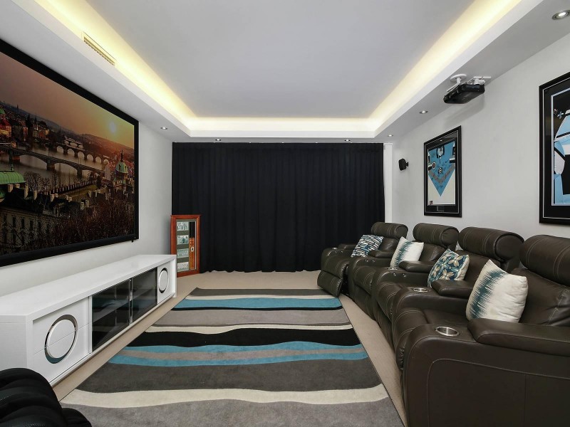 12 Crest View Key, Broadbeach Waters QLD 4218