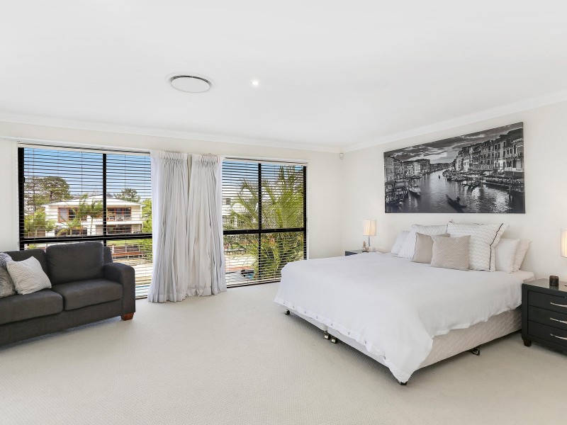 19 Sarasota Key, Broadbeach Waters QLD 4218