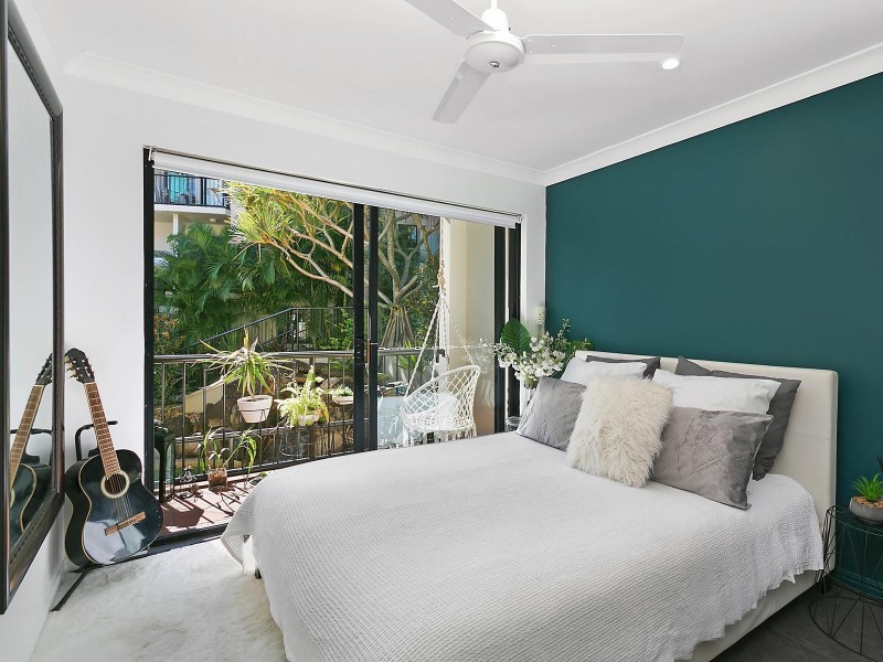 E18/1 Great Hall Drive, Miami QLD 4220