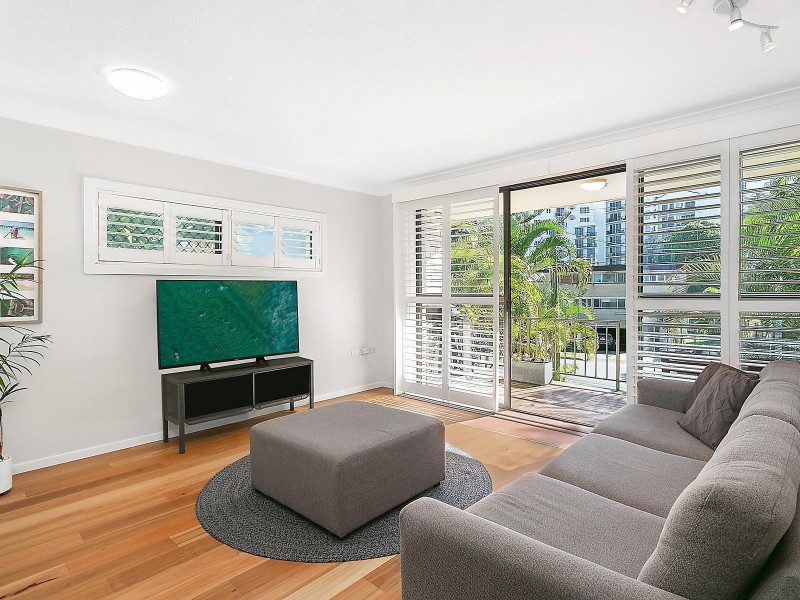 8/18 First Avenue, Broadbeach QLD 4218