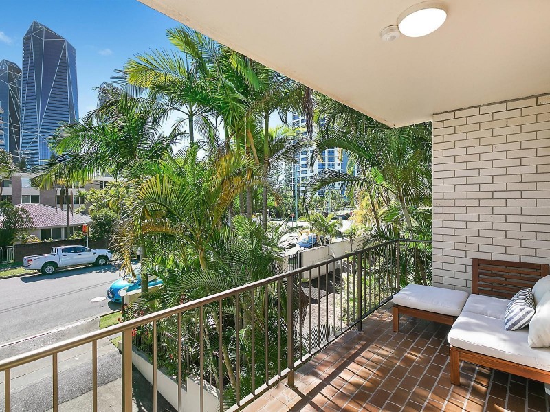 8/18 First Avenue, Broadbeach QLD 4218