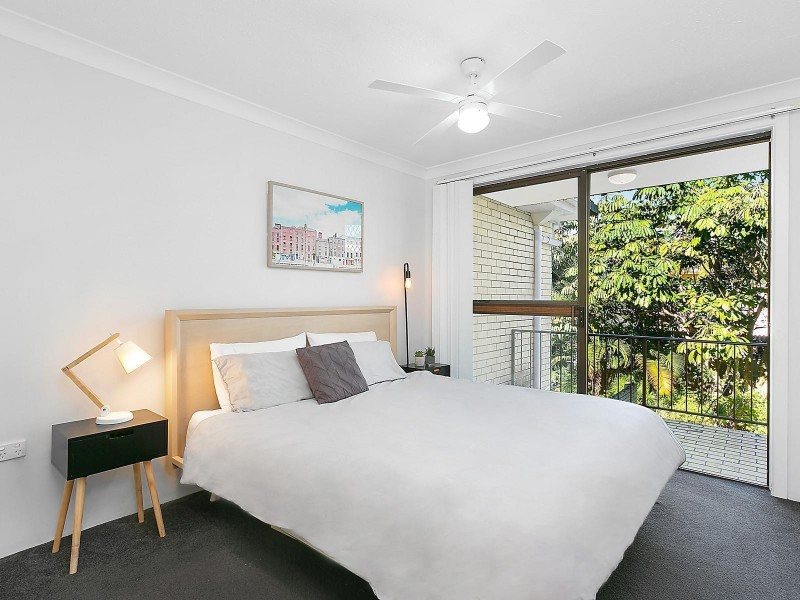 8/18 First Avenue, Broadbeach QLD 4218